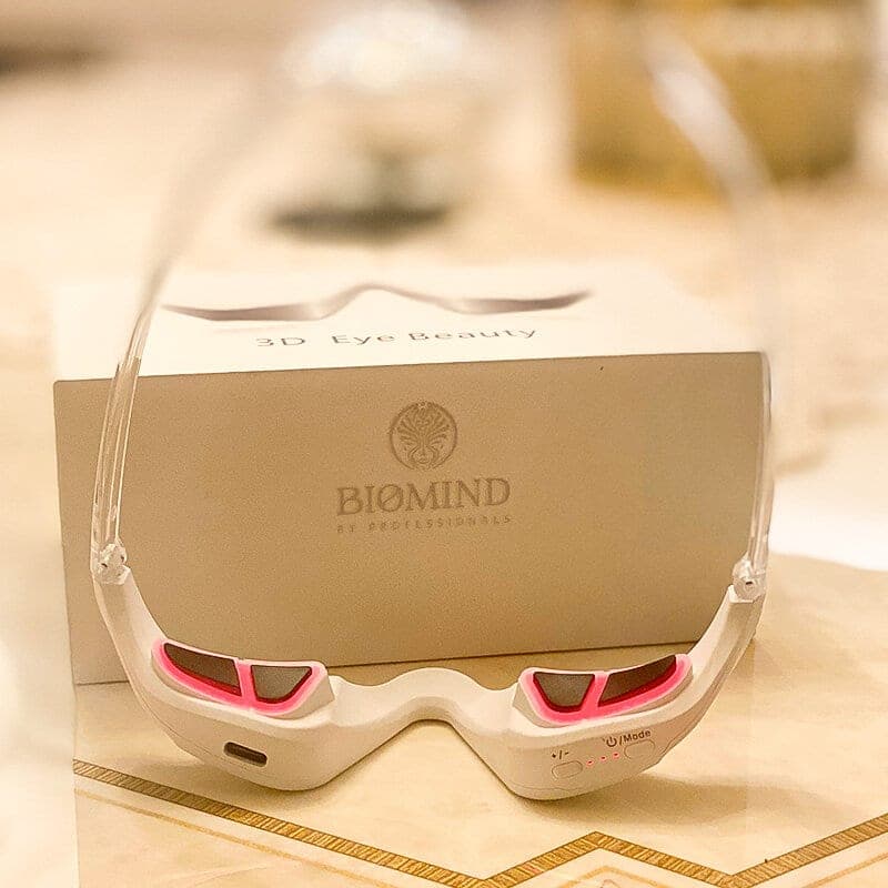 Red Light Under-Eye Massager + RegenaX
